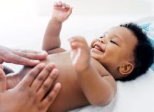 Soins bébé : peaux noires et métissées, les bons gestes à adopter !