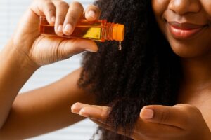 bienfaits de l'huile de ricin sur les cheveux crépus